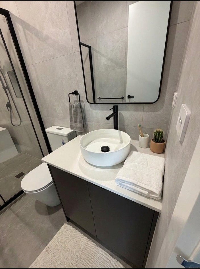 Private ensuite bathroom